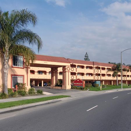 Hotel Ramada By Wyndham Ontario Exterior foto