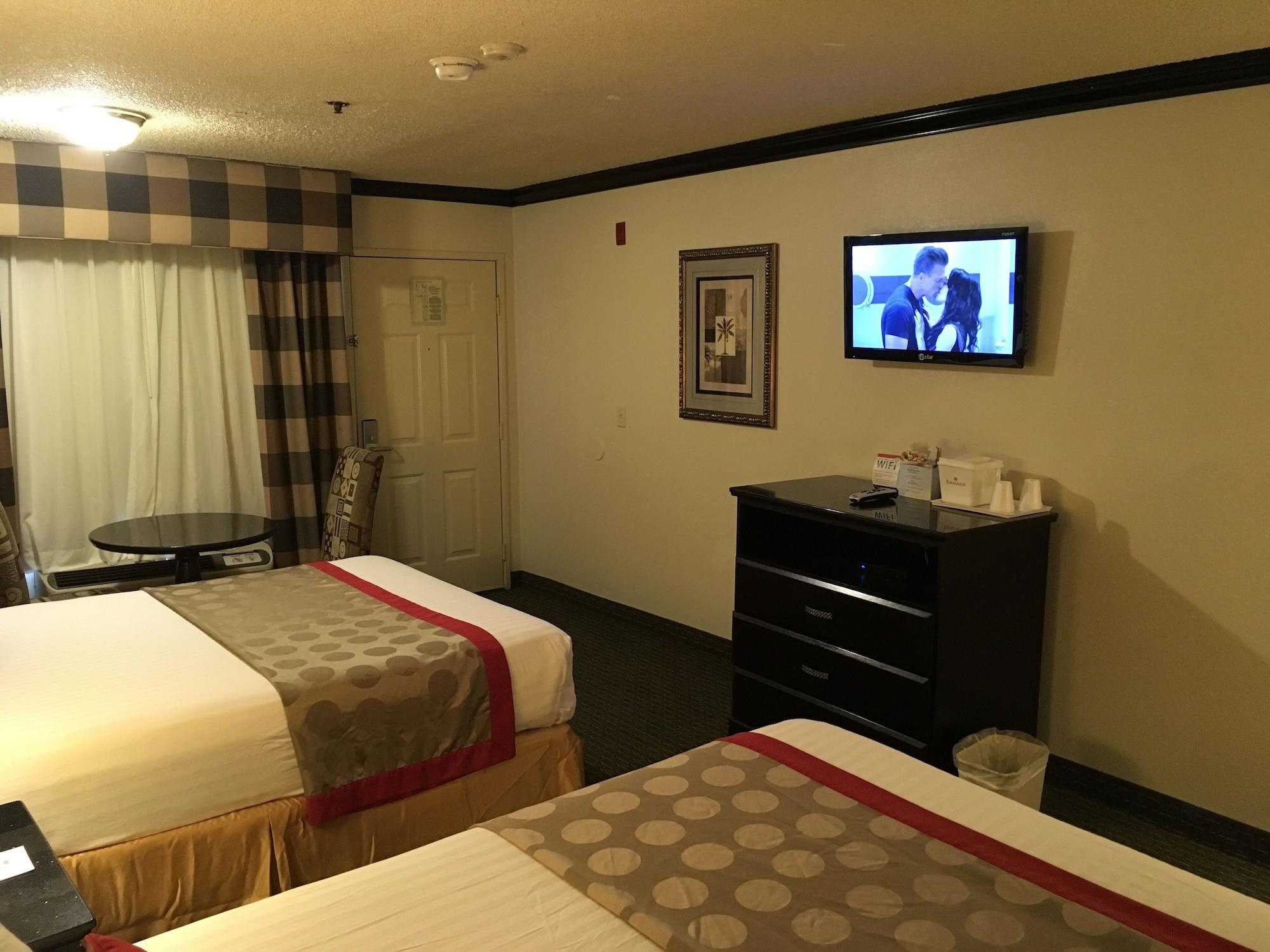 Hotel Ramada By Wyndham Ontario Exterior foto