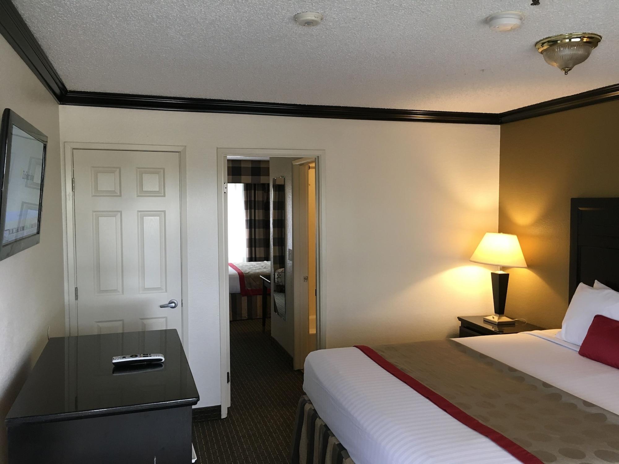 Hotel Ramada By Wyndham Ontario Exterior foto
