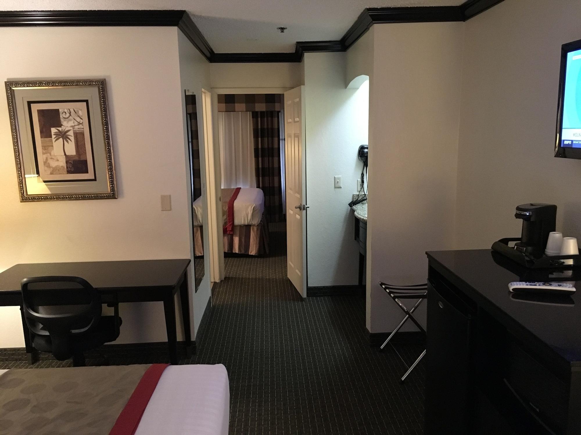 Hotel Ramada By Wyndham Ontario Exterior foto