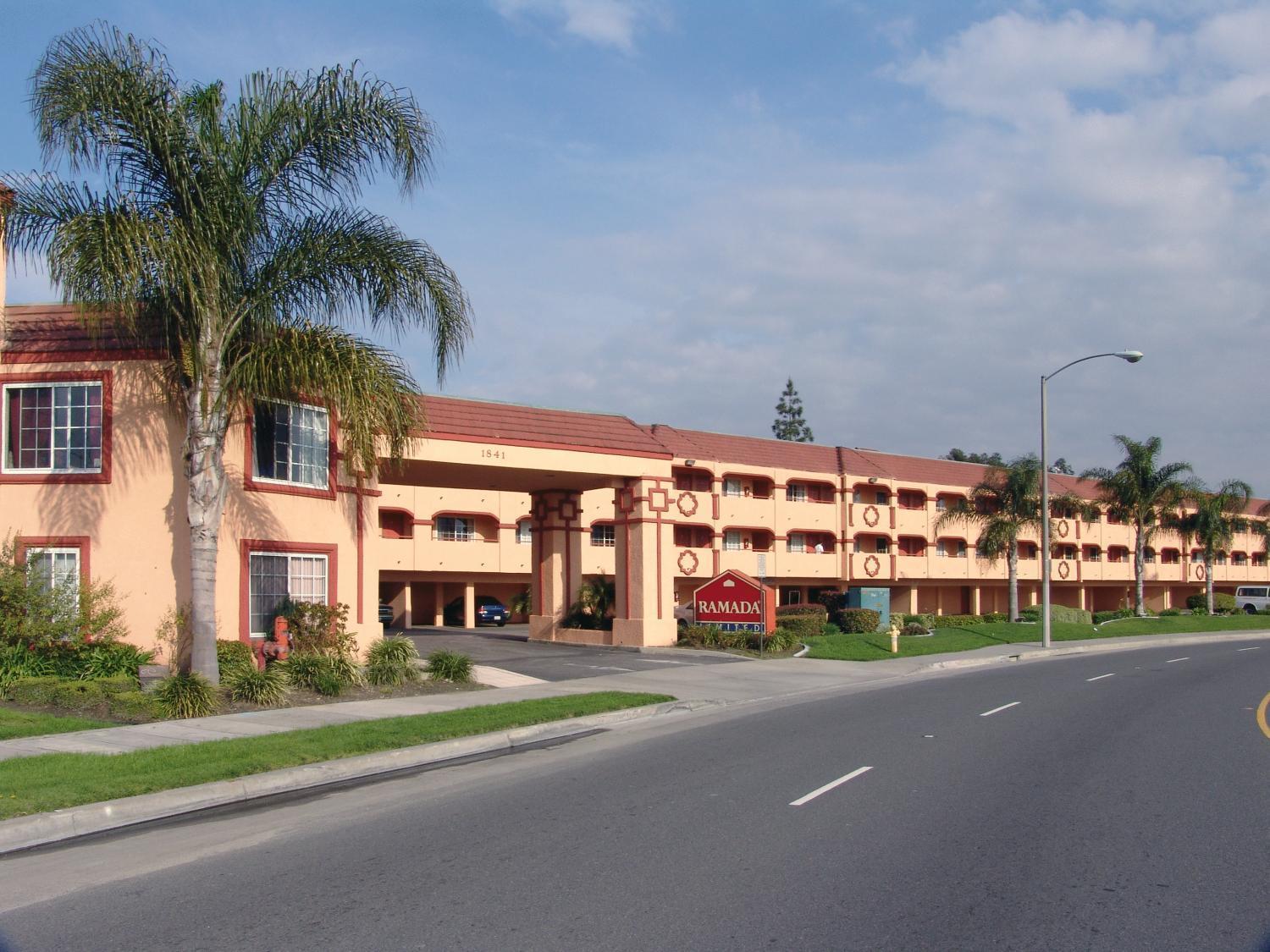 Hotel Ramada By Wyndham Ontario Exterior foto