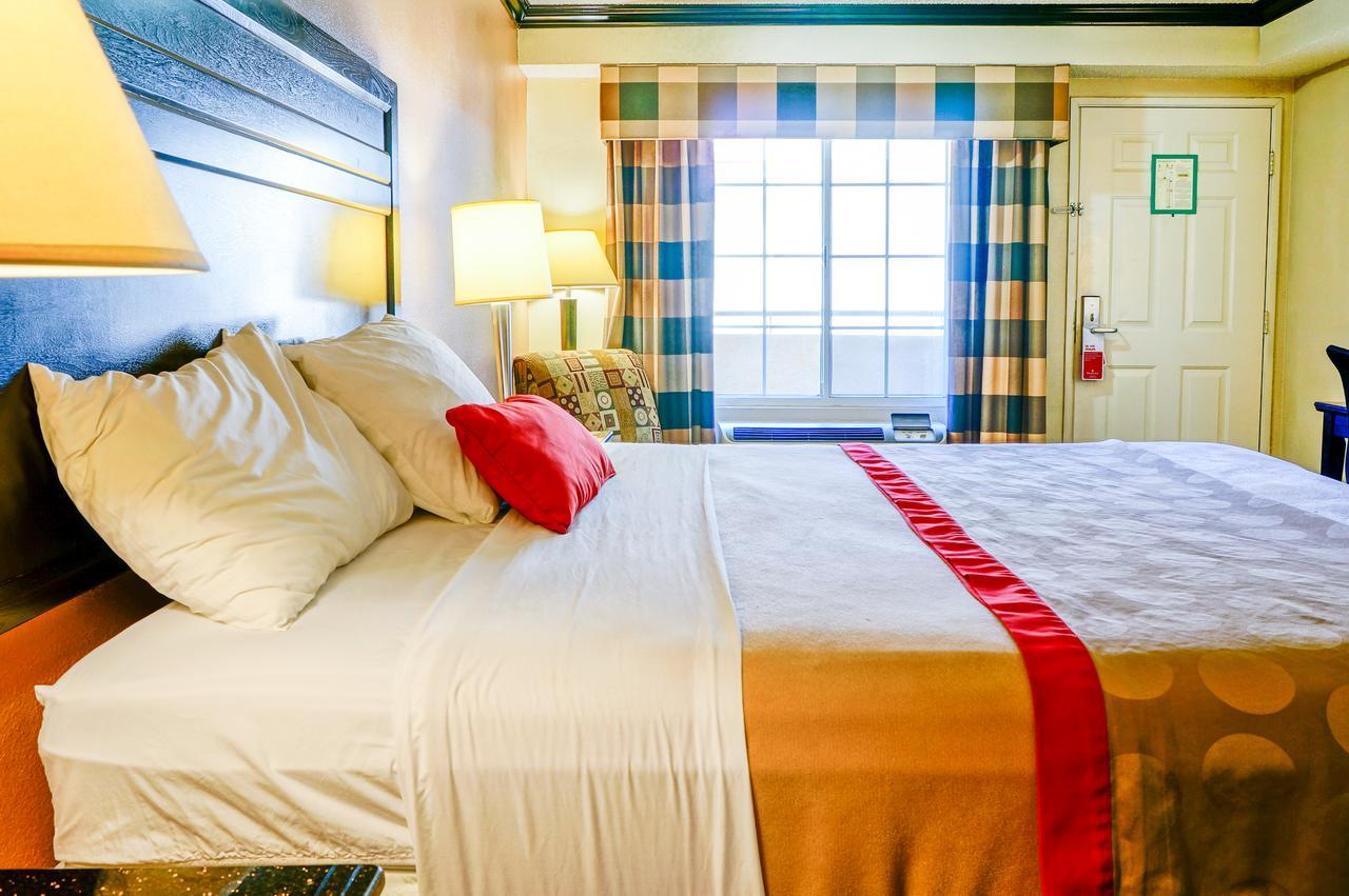 Hotel Ramada By Wyndham Ontario Zimmer foto